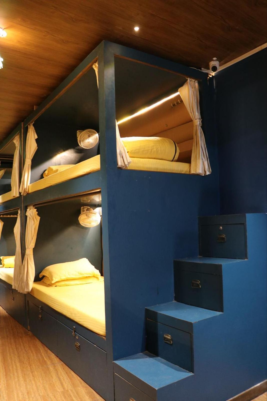Sinhassan Dormitory Hostel Juhu مومباي المظهر الخارجي الصورة