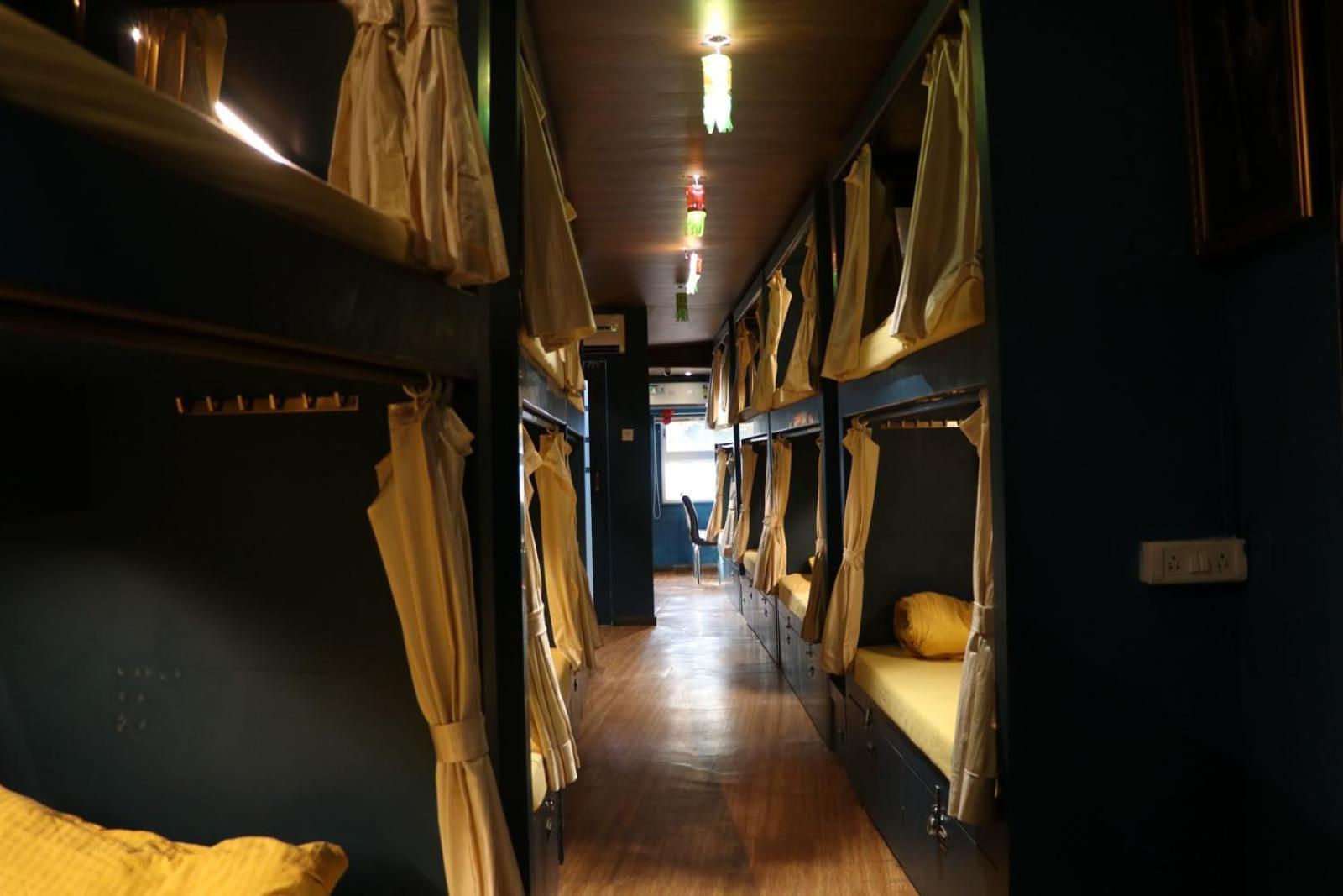 Sinhassan Dormitory Hostel Juhu مومباي المظهر الخارجي الصورة