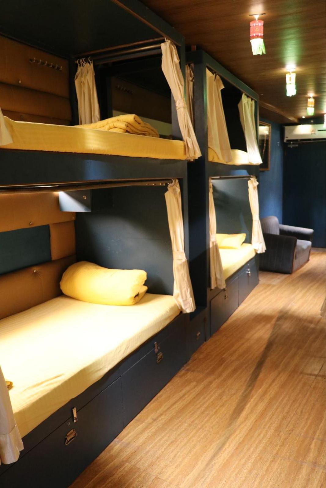 Sinhassan Dormitory Hostel Juhu مومباي المظهر الخارجي الصورة
