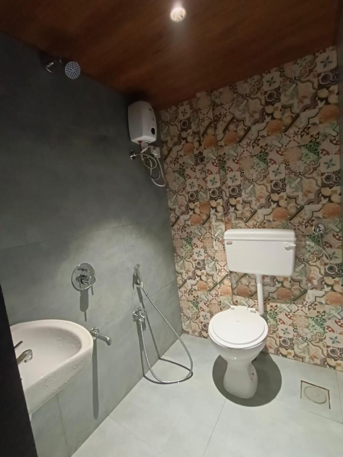 Sinhassan Dormitory Hostel Juhu مومباي المظهر الخارجي الصورة