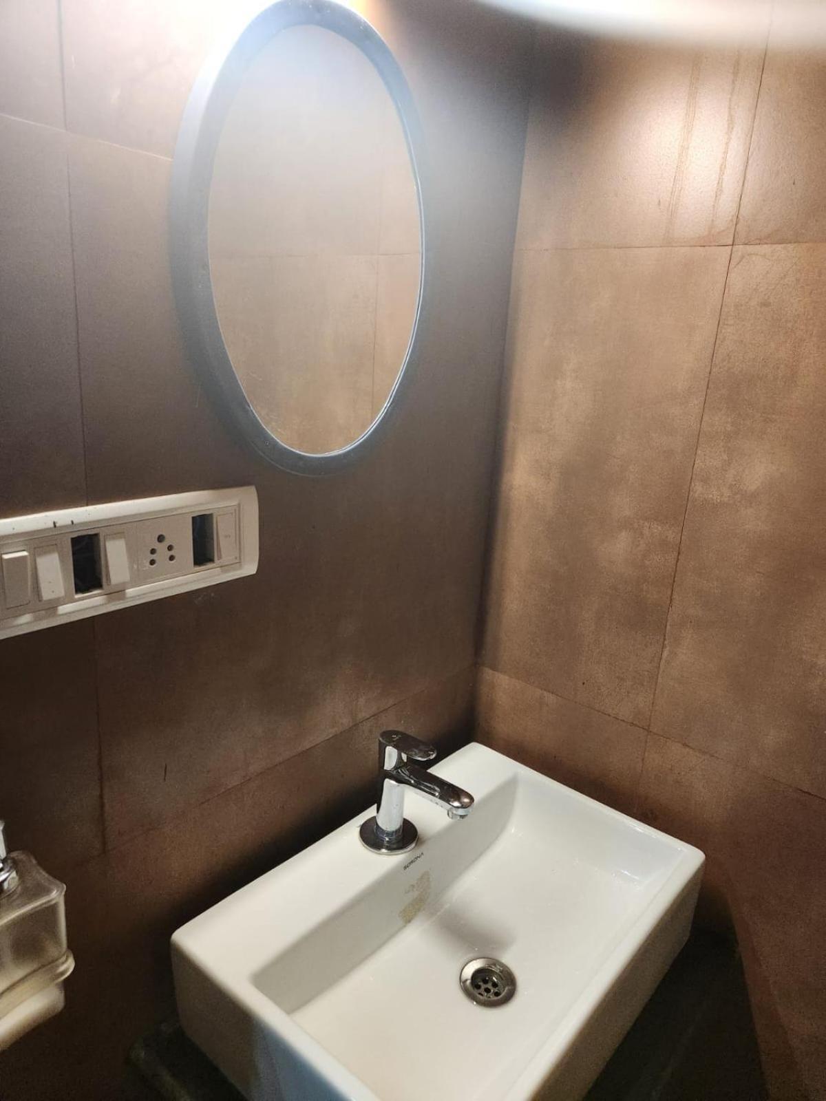 Sinhassan Dormitory Hostel Juhu مومباي المظهر الخارجي الصورة