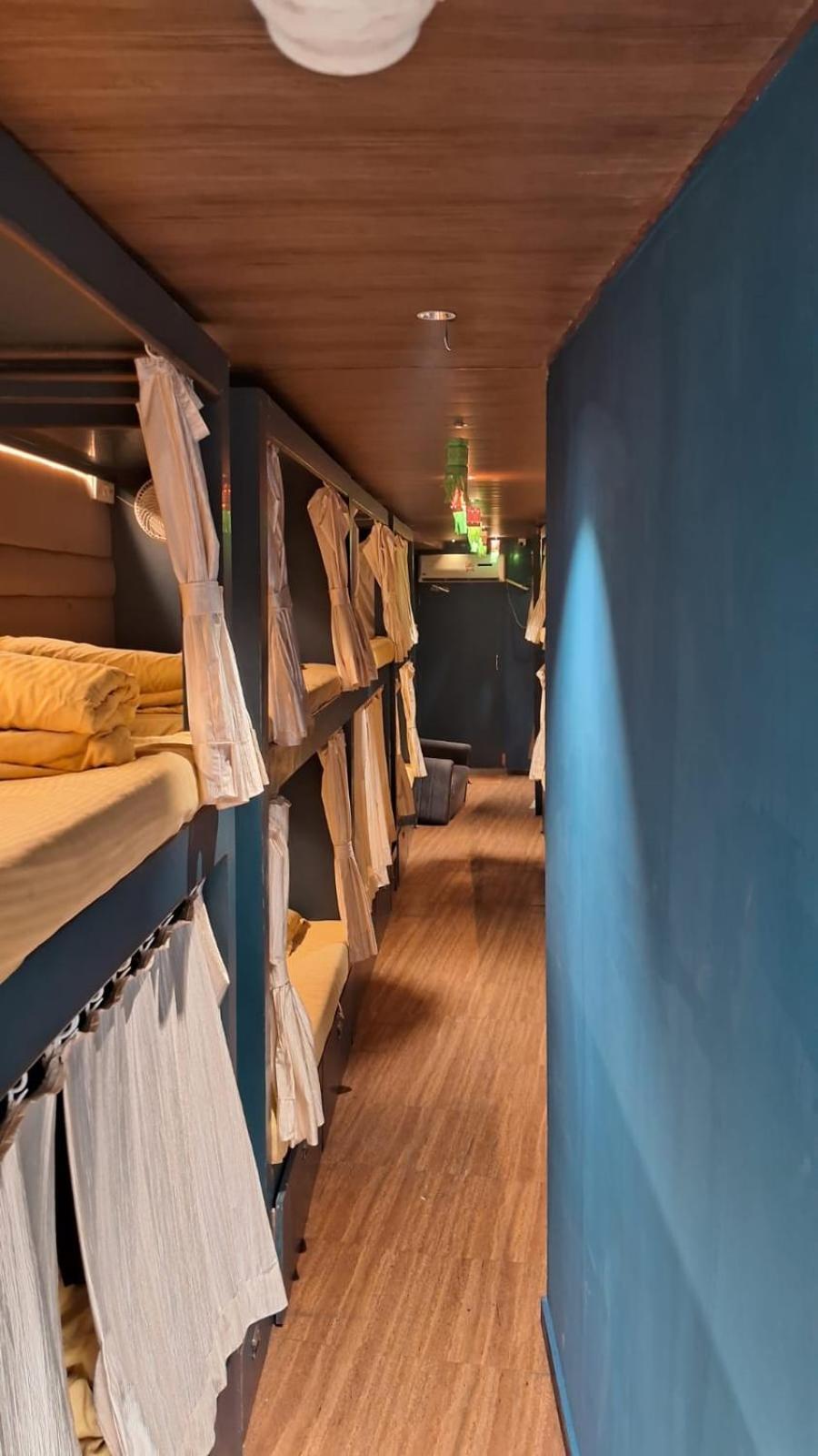 Sinhassan Dormitory Hostel Juhu مومباي المظهر الخارجي الصورة