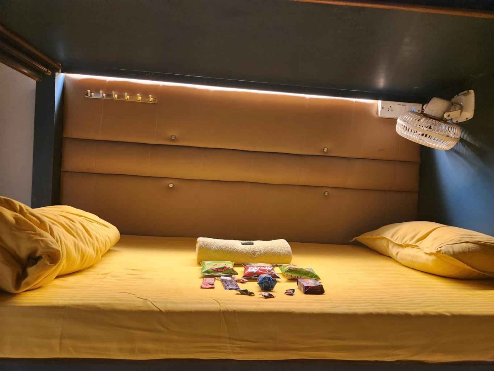 Sinhassan Dormitory Hostel Juhu مومباي المظهر الخارجي الصورة