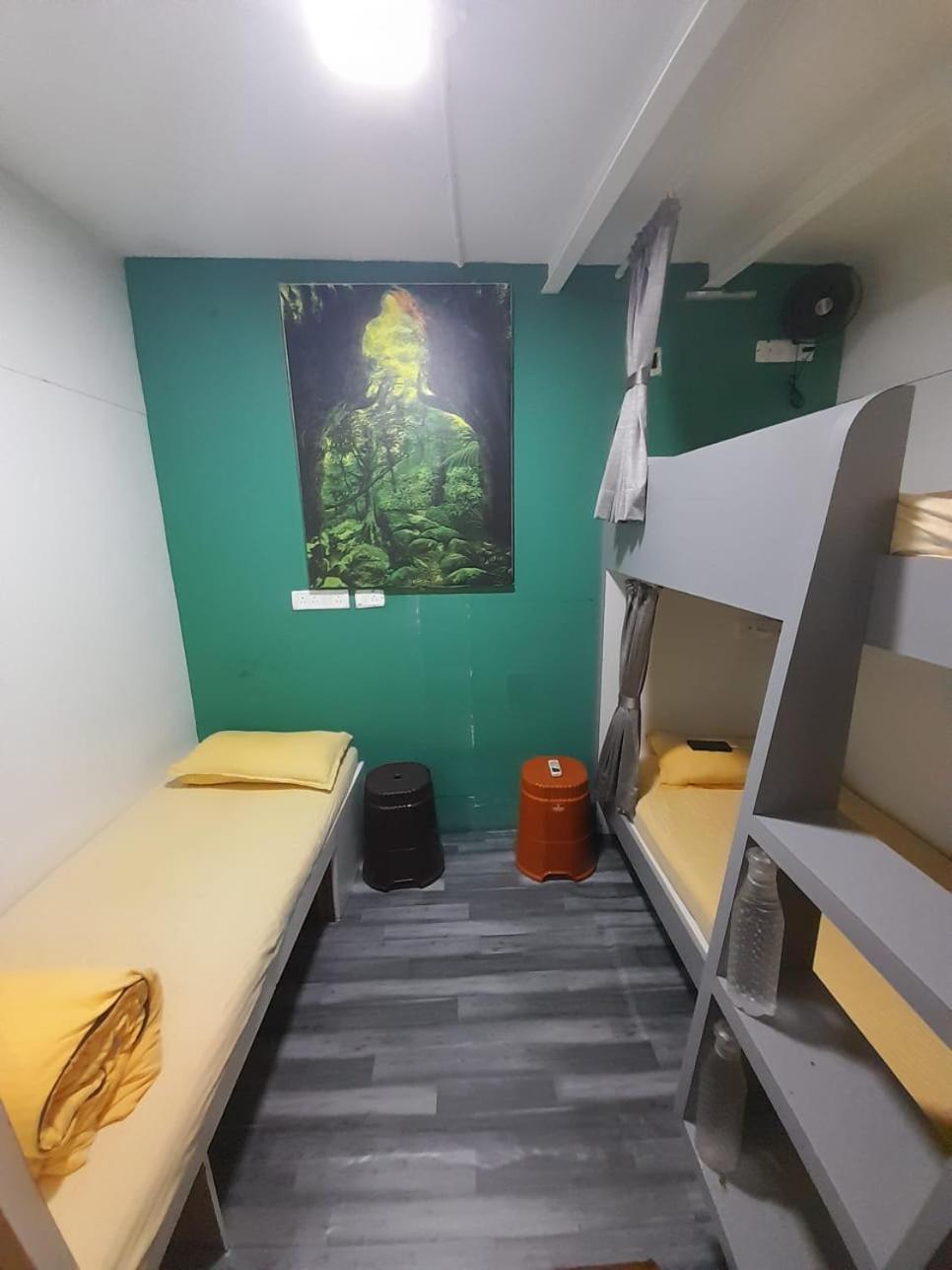 Sinhassan Dormitory Hostel Juhu مومباي المظهر الخارجي الصورة
