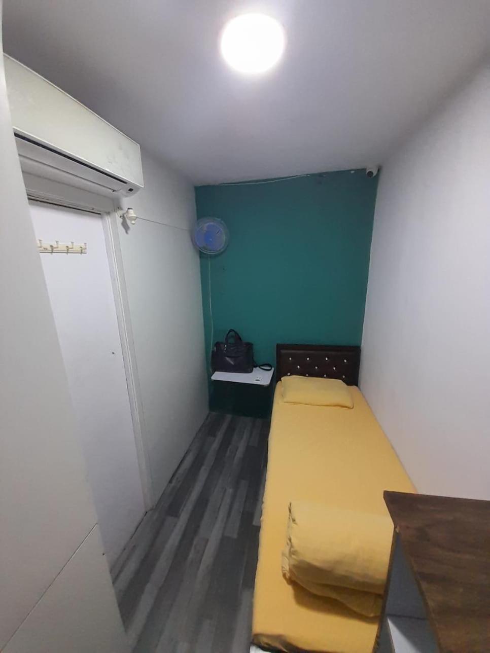 Sinhassan Dormitory Hostel Juhu مومباي المظهر الخارجي الصورة