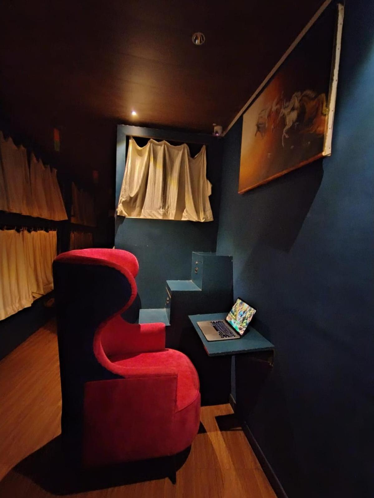Sinhassan Dormitory Hostel Juhu مومباي المظهر الخارجي الصورة