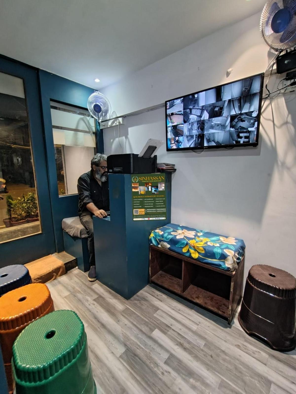 Sinhassan Dormitory Hostel Juhu مومباي المظهر الخارجي الصورة